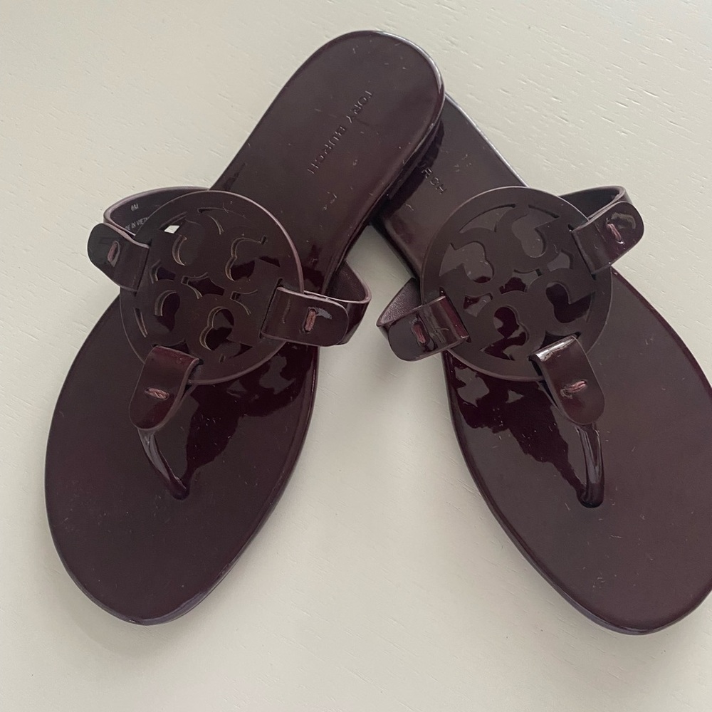 Tory Burch miller soft sandals wine/maroon color size 6 - like new